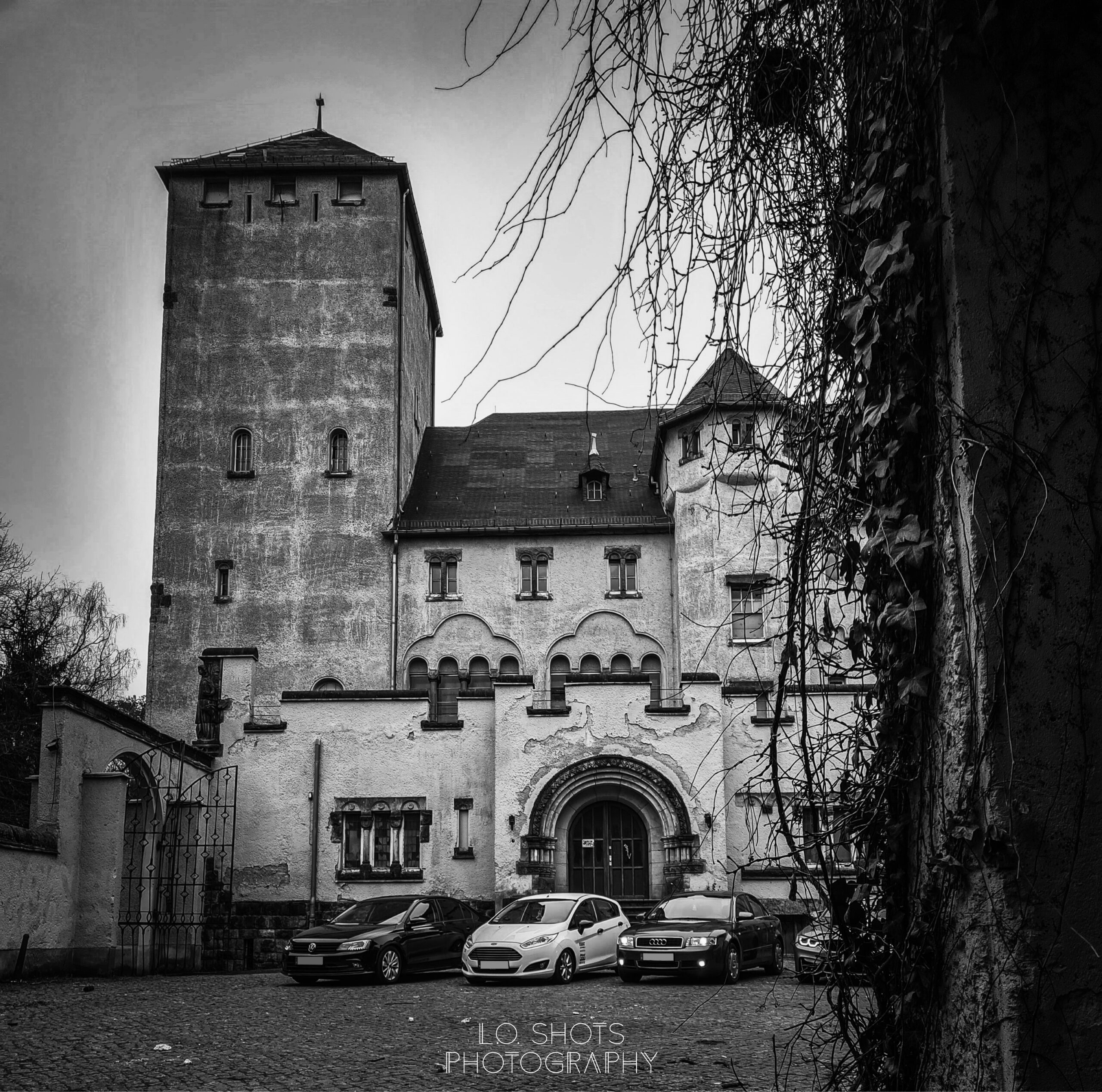 Fahrzeugfotografie_mehere_vor_der_Hakeburg